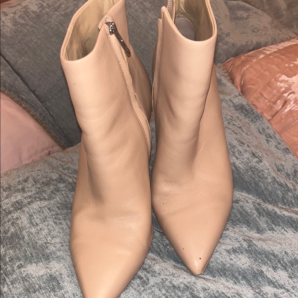 Nicola Bathie x Antonio Melani- Cream Ankle Boots